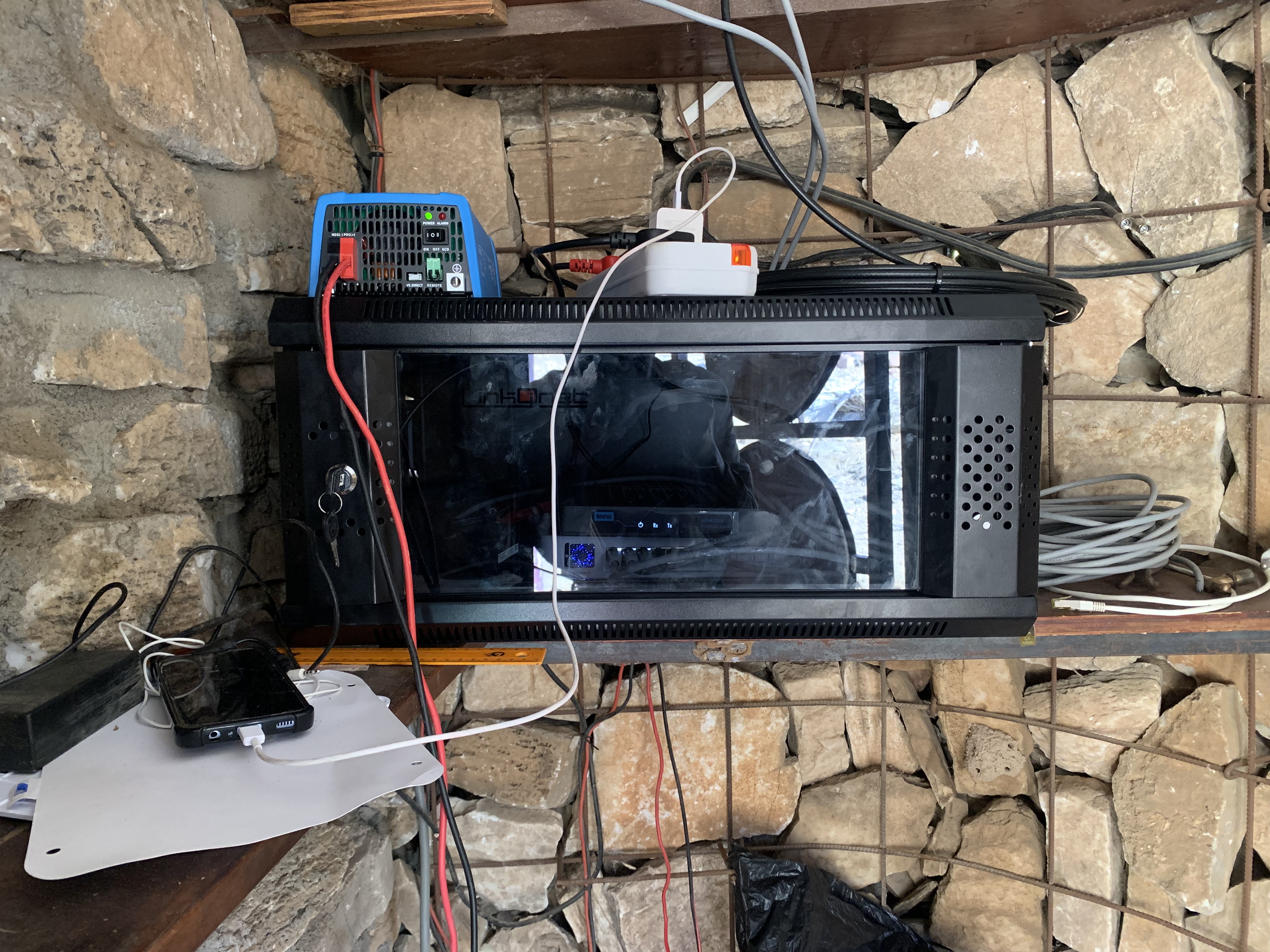 VSAT, Wi-Fi device